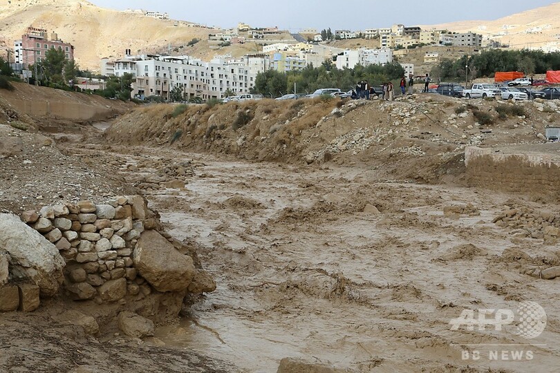 ヨルダンのペトラ遺跡で鉄砲水 12人死亡 行方不明者の捜索続く 写真14枚 国際ニュース Afpbb News