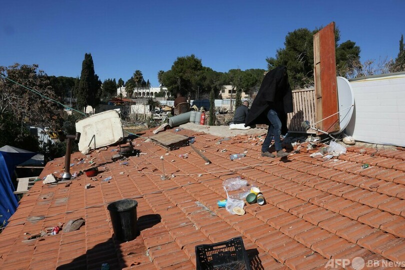 屋根の上にガスボンベ、強制立ち退きに抵抗 パレスチナ