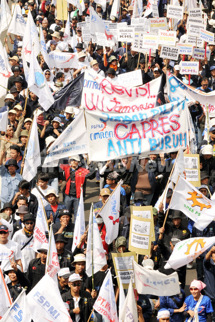 経済危機の世界各地でメーデー、ドイツとトルコでは機動隊と衝突