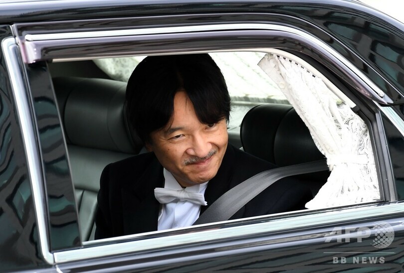 新天皇陛下、剣璽等承継の儀で神器受け継ぐ