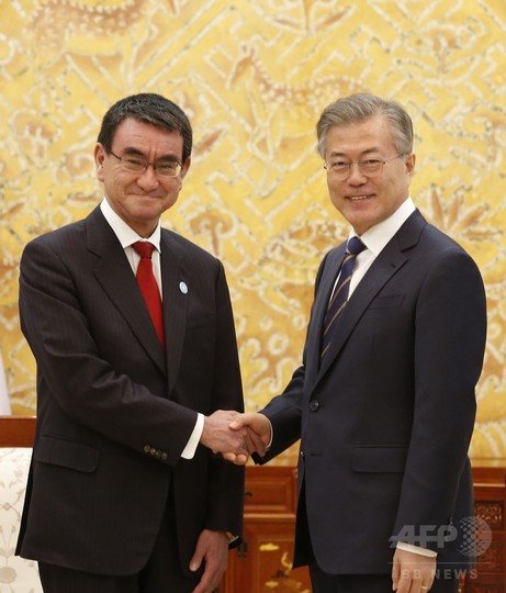 韓国訪問中の河野外相 文在寅大統領と会談 写真6枚 国際ニュース Afpbb News