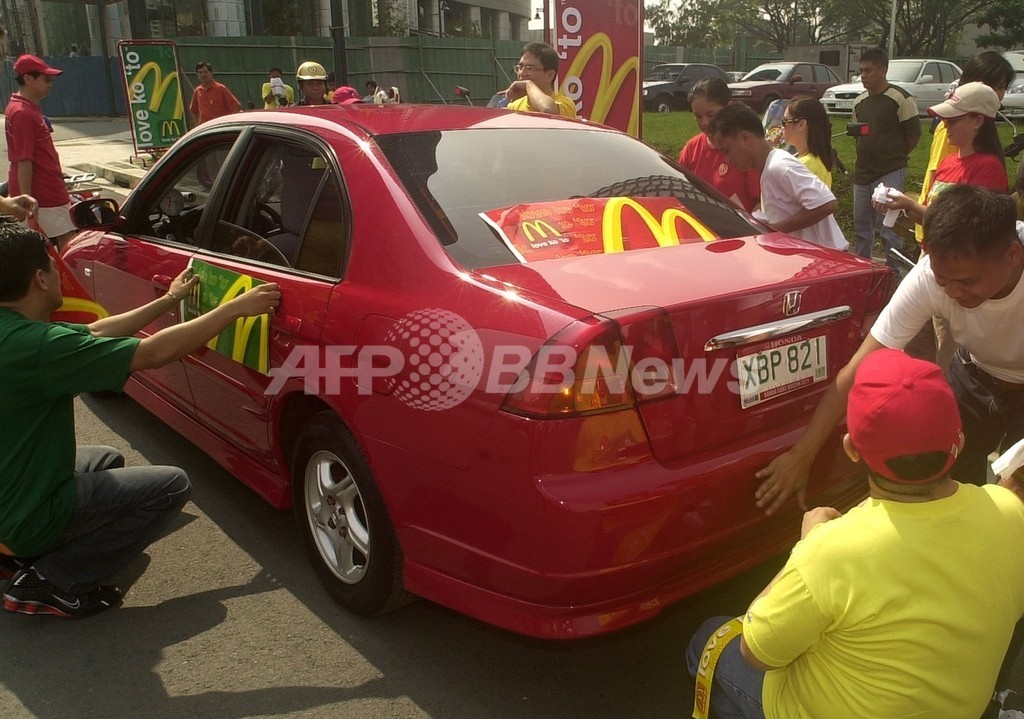 パトカーにマクドナルドの廃油と軽油の混合燃料、フィリピン パトカーにマクドナルドの廃油と軽油の混合燃料、フィリピン