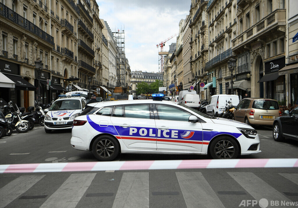 仏パリ郊外で女性と子ども4人を刺殺か 男を逮捕 写真1枚 国際ニュース:AFPBB News