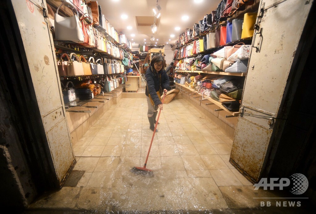 伊ベネチアでまた高潮、サンマルコ広場を一時閉鎖 50以上の教会も被害