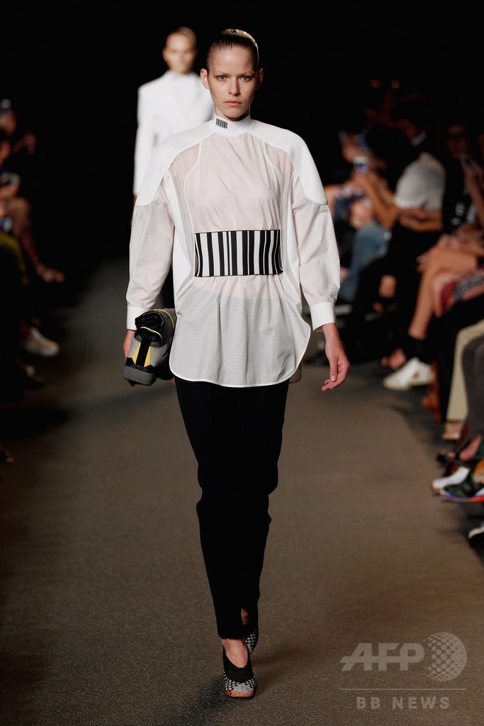 スニーカースタイルがさらに進化！？「アレキサンダー ワン」15年春夏