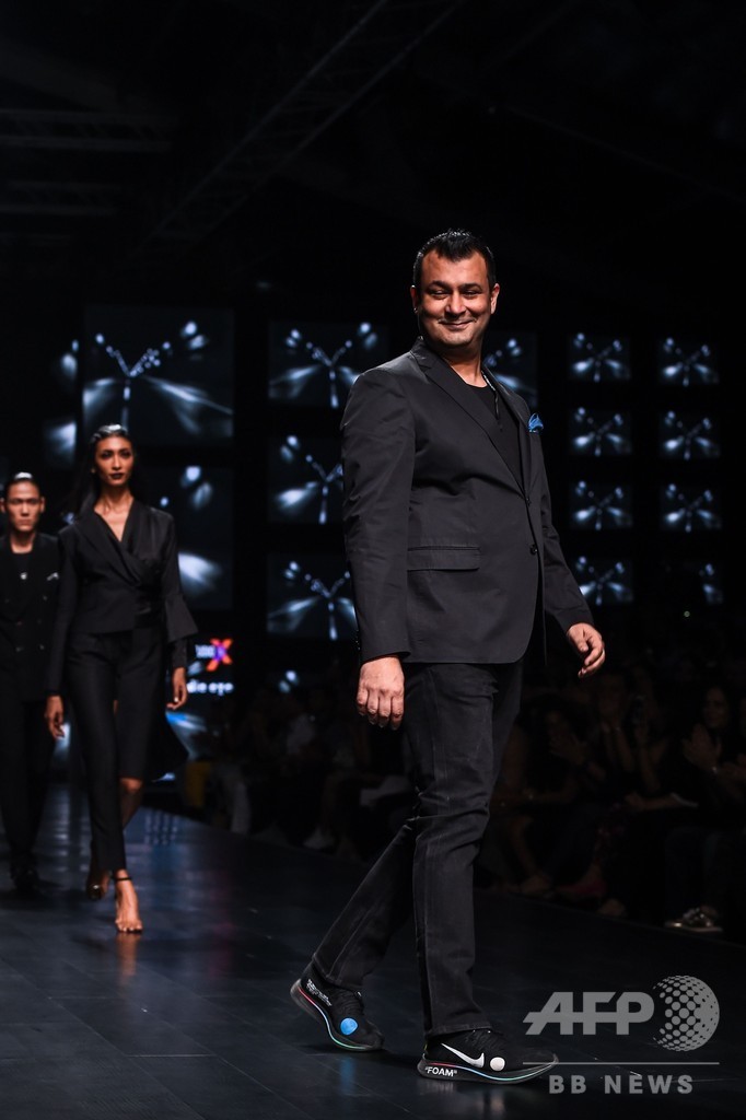 印ニューデリーでファッションウィーク、地元デザイナーらが新作