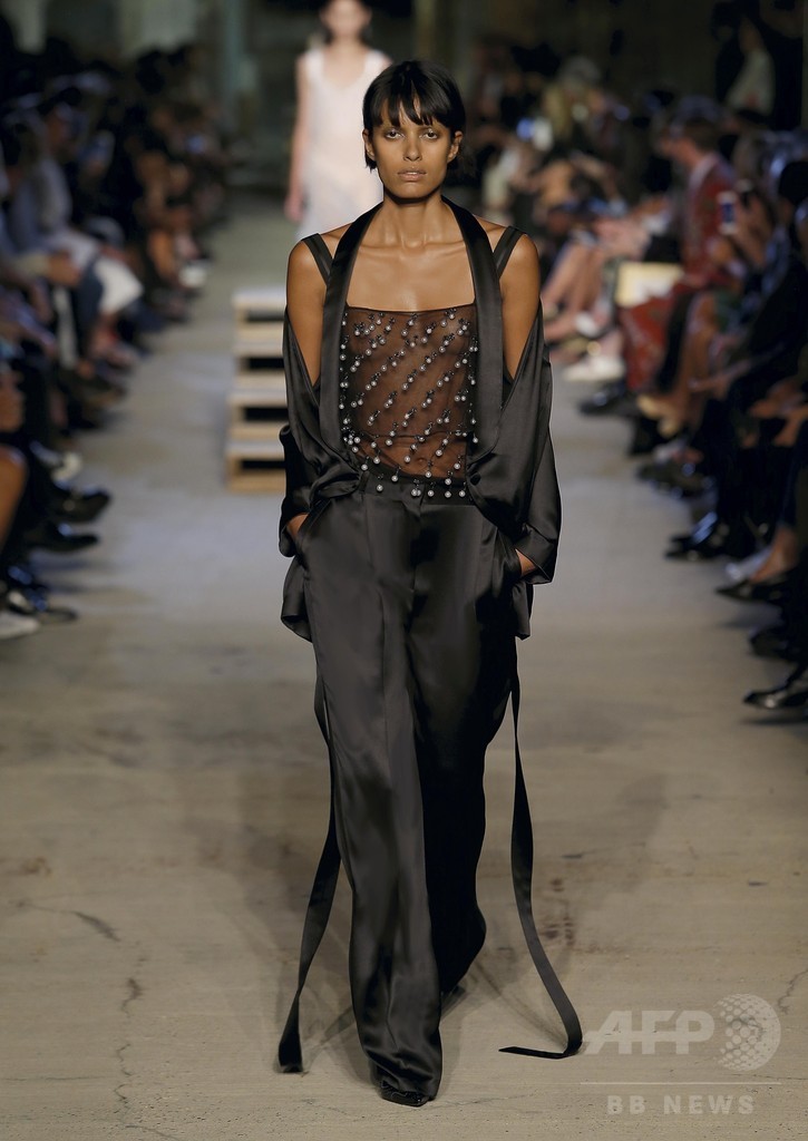 「ジバンシィ」16年春夏コレクション