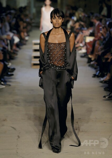 「ジバンシィ」16年春夏コレクション