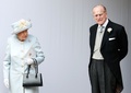 英国のエリザベス女王とフィリップ殿下。ウィンザー城で（2018年10月12日撮影、資料写真）。(c)Alastair Grant / POOL / AFP