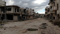 戦闘で荒廃したシリア中部の都市ホムズ（Homs）Baba Amr地区の廃虚（2013年2月11日撮影）。(c)AFP/SARKIS KASSARJIAN
