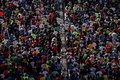 スタートを切る東京マラソンのランナー（2022年3月6日撮影）。(c)BEHROUZ MEHRI/ POOL / AFP