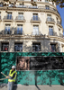 パリ・シャンゼリゼ（Champs-Elysees）通りに建設中の「マークス・アンド・スペンサー（Marks &amp; Spencer）」店舗（2011年10月21日撮影）。(c)AFP/JACQUES DEMARTHON