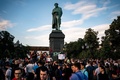 ロシアの首都モスクワで、改憲に抗議する人々（2020年7月1日撮影）。(c)Dimitar DILKOFF / AFP
