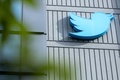 ツイッターのロゴ（2022年10月28日撮影）。(c)Constanza HEVIA / AFP