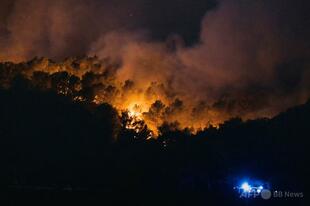 フランス南部で山火事 1人死亡、9人負傷