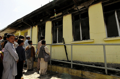 アフガニスタン首都近郊で共学校に放火
