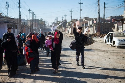 イラク最後のIS拠点モスル 「人間の盾」から逃れた人々