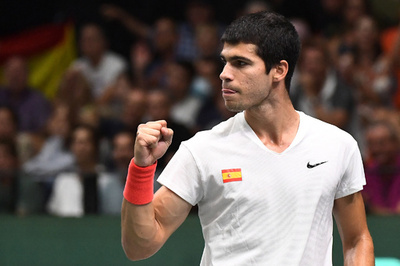 アルカラスがスペインをデ杯8強に導く、クロアチアも突破