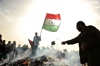 リビア東部石油都市に政府軍が攻勢、反体制派が撃退