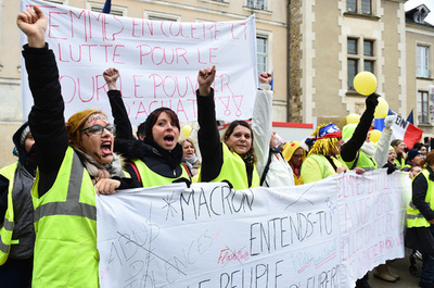 仏大統領、黄ベスト対策で「国民大討論」 本人も対話行脚へ