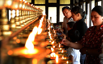 エベレストの地元ガイド、今シーズンの登山中止を決定