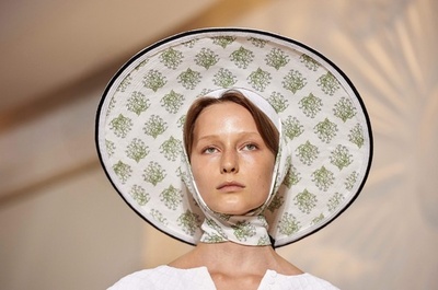 「エミリア・ウィックステッド」18年春夏