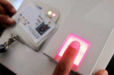 シリコーン製の指で欠勤隠し、医師の間で横行か ブラジル