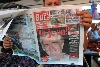 セルビア紙、カラジッチ被告の顔写真をスクープ掲載