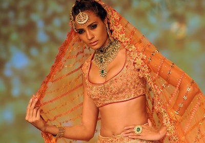 豪華なクチュールが勢ぞろい、インド・ブライダル・ファッション・ウィーク