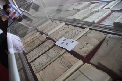 「カンペ」も！100年前の科挙登用試験 古書の教科書展示会