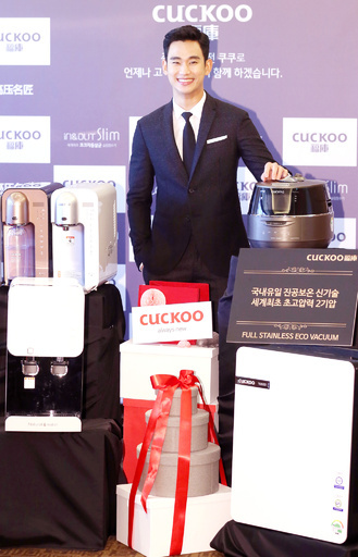 キム・スヒョン、クク電子の主力商品発表会に出席 ソウル