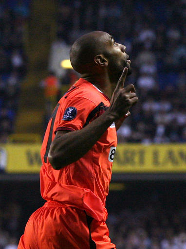 ＜サッカー UEFA杯＞セビージャ トッテナムを破り準決勝進出 - 英国