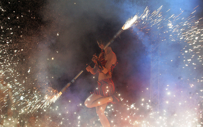マケドニアで芸術の祭典、炎の乱舞