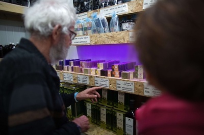 EUが「入植地産」表示義務付け、ナチス想起とイスラエル激怒