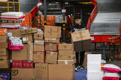 国家郵政局：全国の宅配業務収入が9か月で1兆元を突破