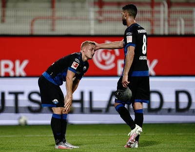 パーダーボルンが1年で降格、ビーレフェルトは12年ぶりブンデス昇格