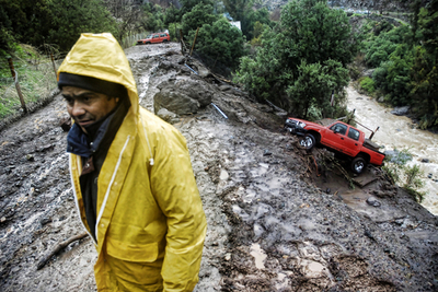 南米チリで豪雨、首都では地滑りで2人死亡