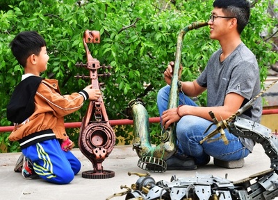 廃棄鉄くずからアート、新たな息吹 河北の若者