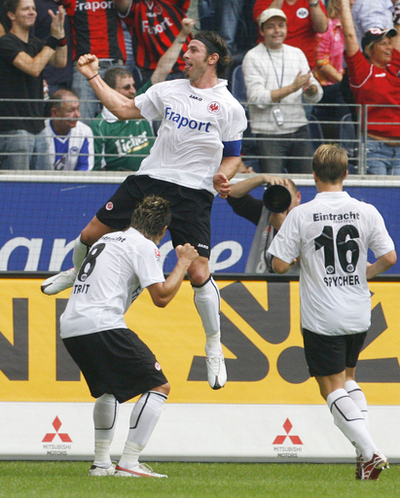 フランクフルト 開幕戦でヘルタ・ベルリンを降す