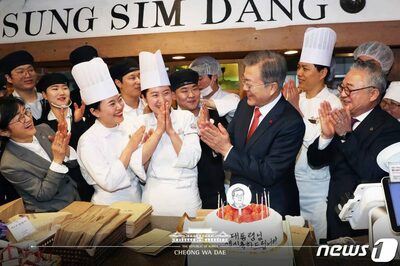 韓国・極右層が「6年前、文在寅大統領に誕生ケーキ贈ったパン店」不買運動…「さすがに行き過ぎ」の懸念も