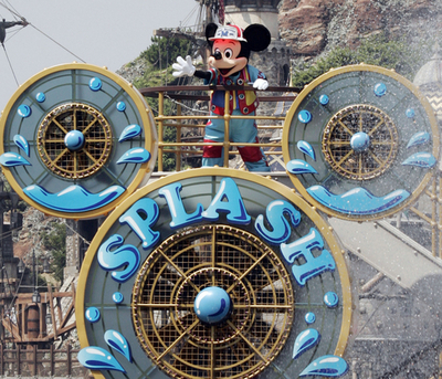 暑い！ディズニーシーでずぶ濡れに