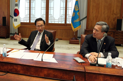 北朝鮮の衛星打ち上げロケットは空中爆発、韓国国防省