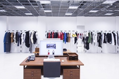 「オフ-ホワイト c/o ヴァージル・アブロー™」、国内初の路面店オープン