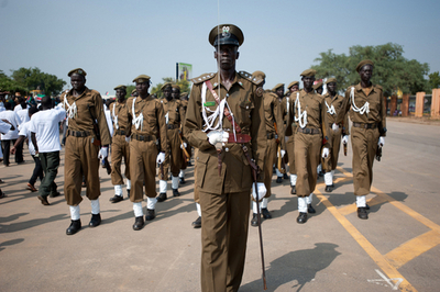 南スーダン軍、民兵組織からの脱却の困難