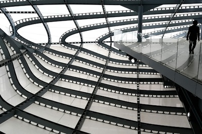 伊著名建築家の新コンベンションセンター「雲」、ローマで公開