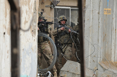 アフガンで米兵が民間トラックをショットガンで銃撃？ ネットに動画