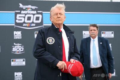 トランプ氏、NASCAR開幕戦デイトナ500会場を訪問