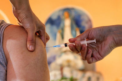 犬コロナワクチンを75人に接種か、獣医師2人を調査 チリ