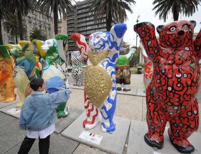 平和を願う「ユナイテッド・バディ・ベア」、ウルグアイに