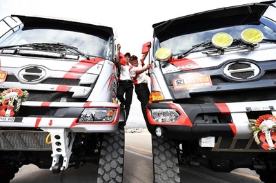 日本人トラックドライバー親子、今年もダカールラリー参戦へ